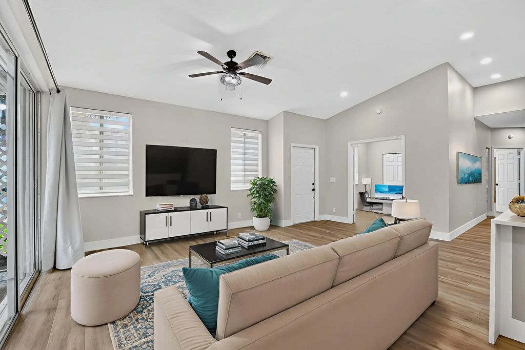 851 Nw 42nd Place, Deerfield Beach