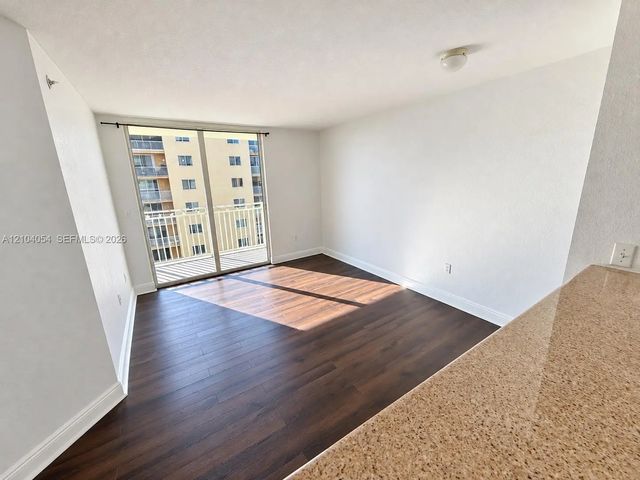 3 of 11 - 219 Nw 12th Avenue #705, Miami, FL