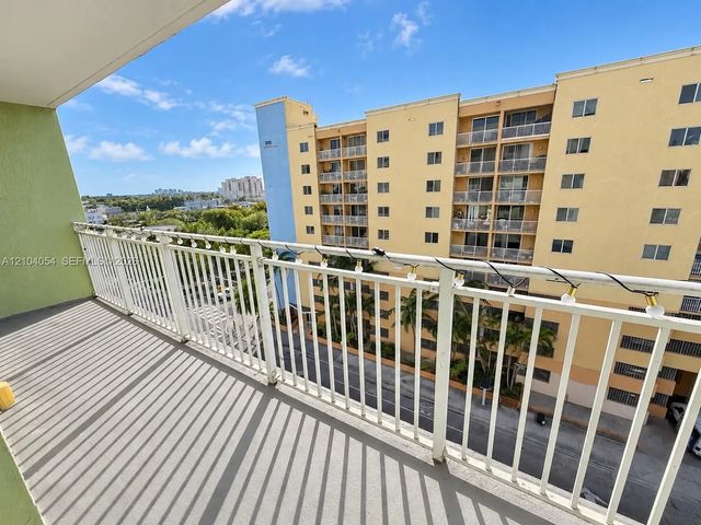 4 of 11 - 219 Nw 12th Avenue #705, Miami, FL