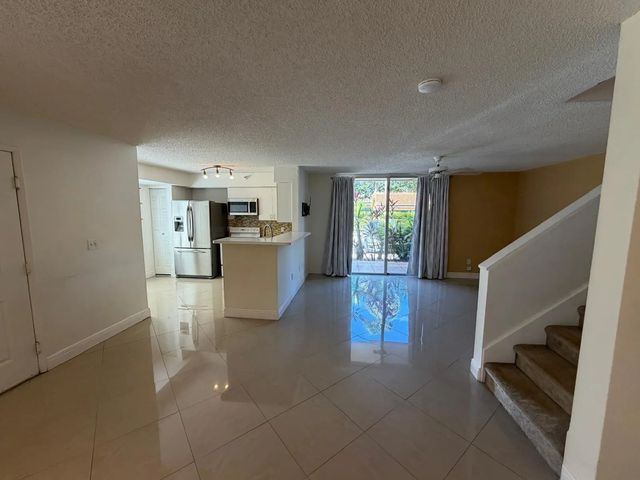 4 of 28 - 123 Yacht Club Way #111, Hypoluxo, FL