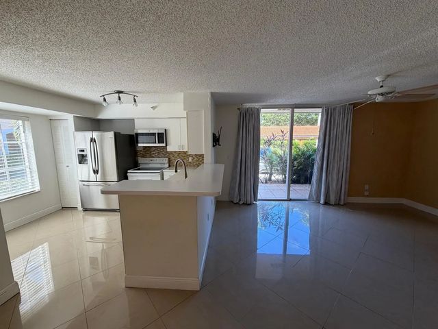 5 of 28 - 123 Yacht Club Way #111, Hypoluxo, FL