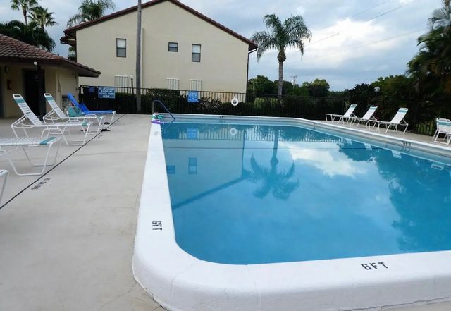 2 of 33 - 7069 Golf Colony Court #102, Lake Worth, FL
