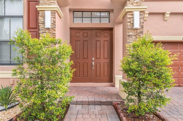 2 of 19 - 642 Se 37th Place, Homestead, FL