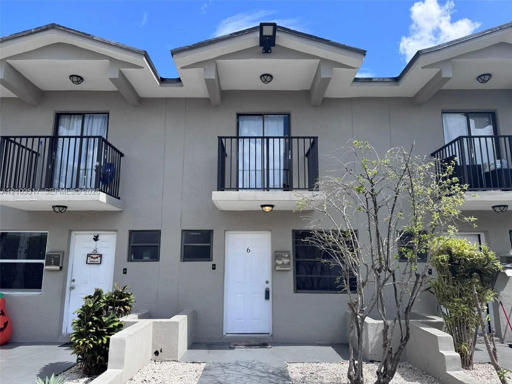 324 W 74th Place ##6, Hialeah