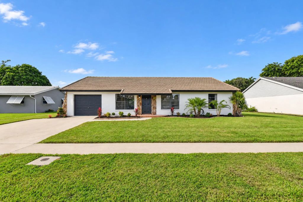 8213 Rose Marie Avenue W, Boynton Beach