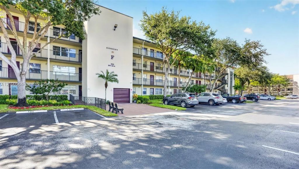 800 Sw 131st Avenue #203f, Pembroke Pines