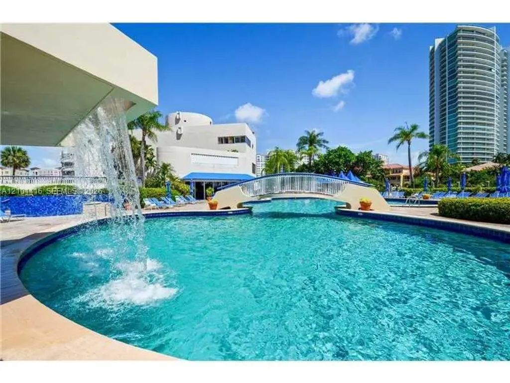 19707 Turnberry Way #18l, Aventura