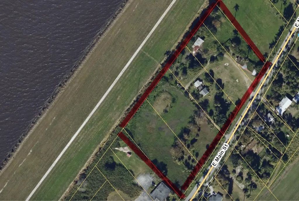 1977 E Main Street, Pahokee