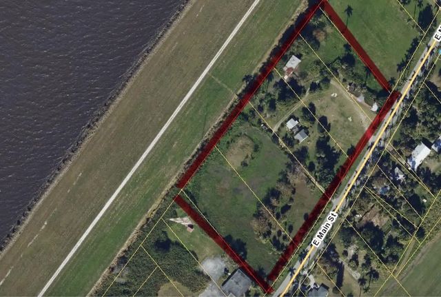 1977 E Main Street, Pahokee