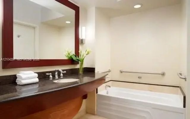 5 of 21 - 18001 Collins Avenue #1711, Sunny Isles Beach, FL