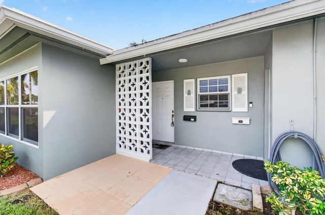 4 of 52 - 702 South Drive #a, Delray Beach, FL