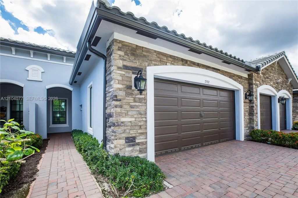 7532 N Blue Spring Drive, Parkland
