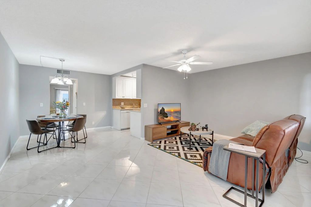 3031 Cornwall B, Boca Raton