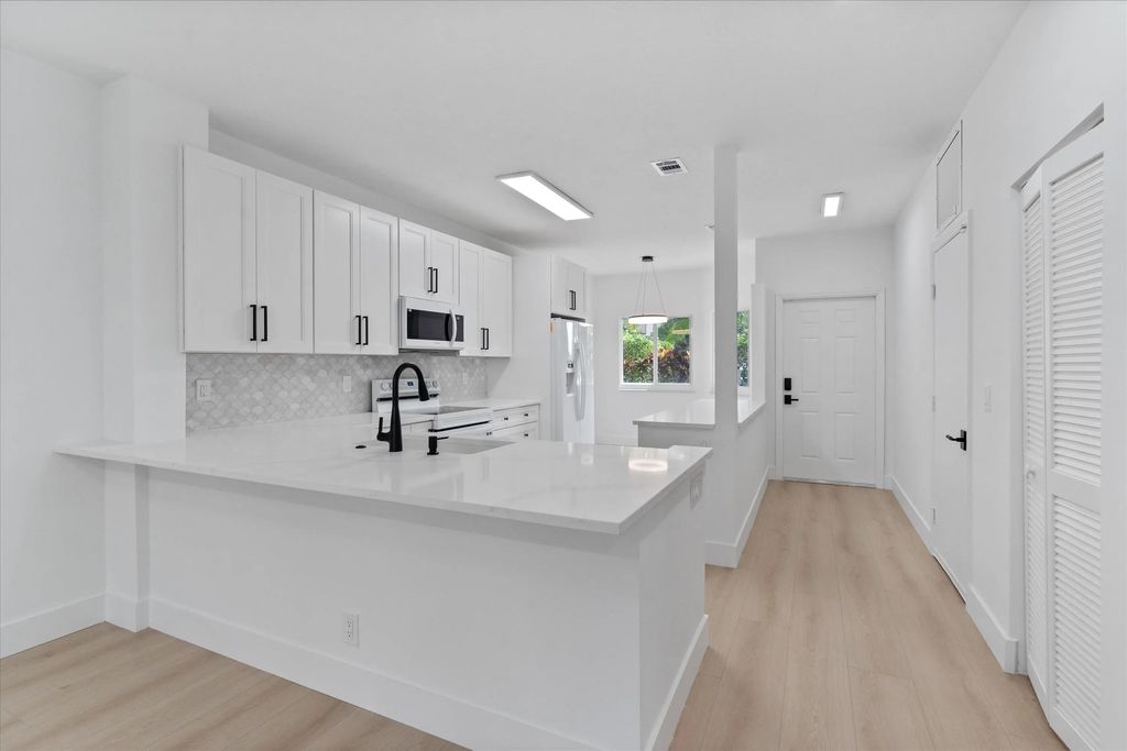 6809 Via Regina, Boca Raton