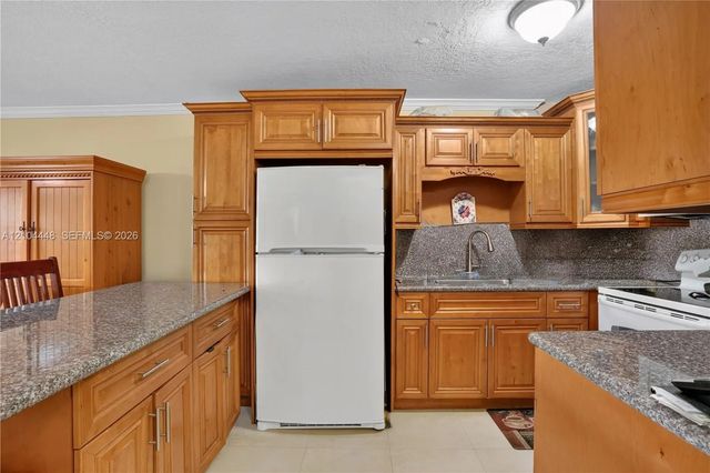 5 of 34 - 800 Sw 129th Place #202, Miami, FL