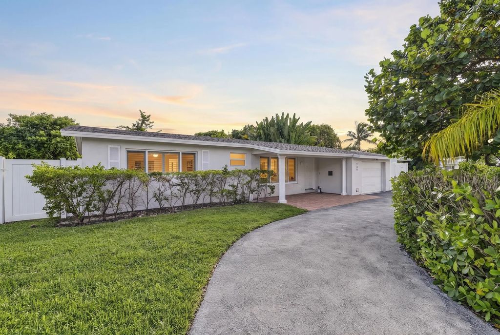 300 Se 11th Court, Deerfield Beach