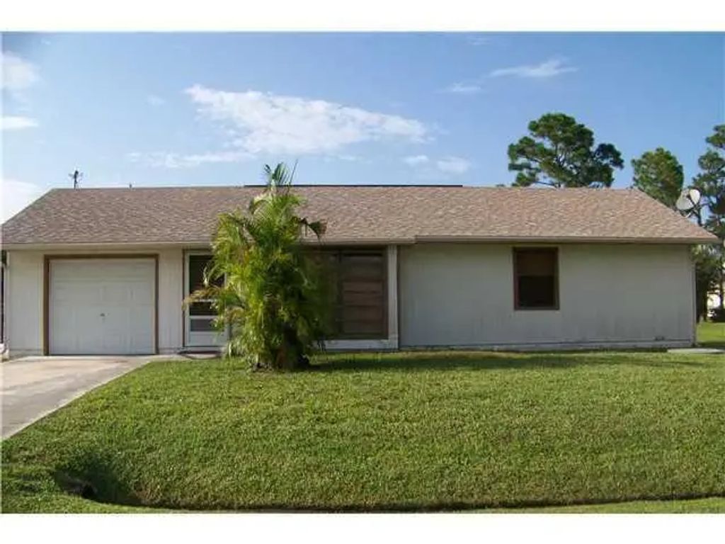 541 Sw Duxbury Avenue, Port St. Lucie