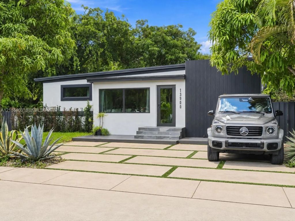 13900 Ne 16th Court, North Miami