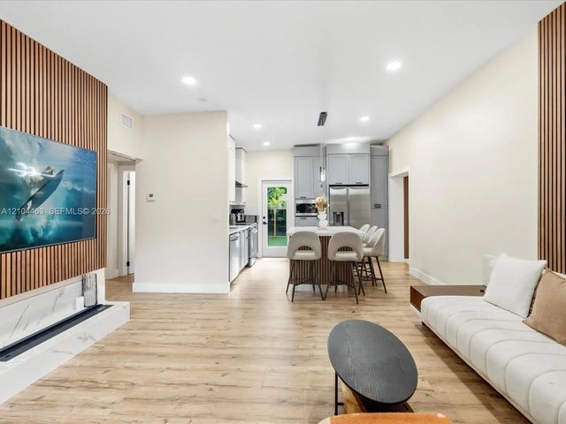 5 of 39 - 13900 Ne 16th Court, North Miami, FL