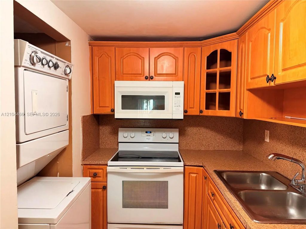 10000 Nw 80th Court #2227, Hialeah Gardens