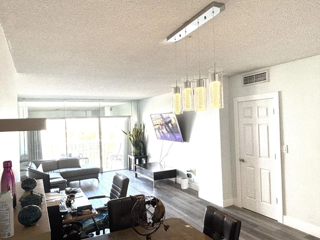 500 Bayview Drive #925, Sunny Isles Beach