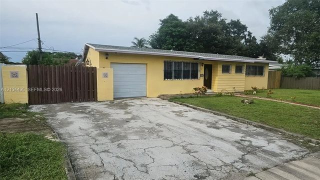 3 of 12 - 51 Ne 195th Street, North Miami, FL