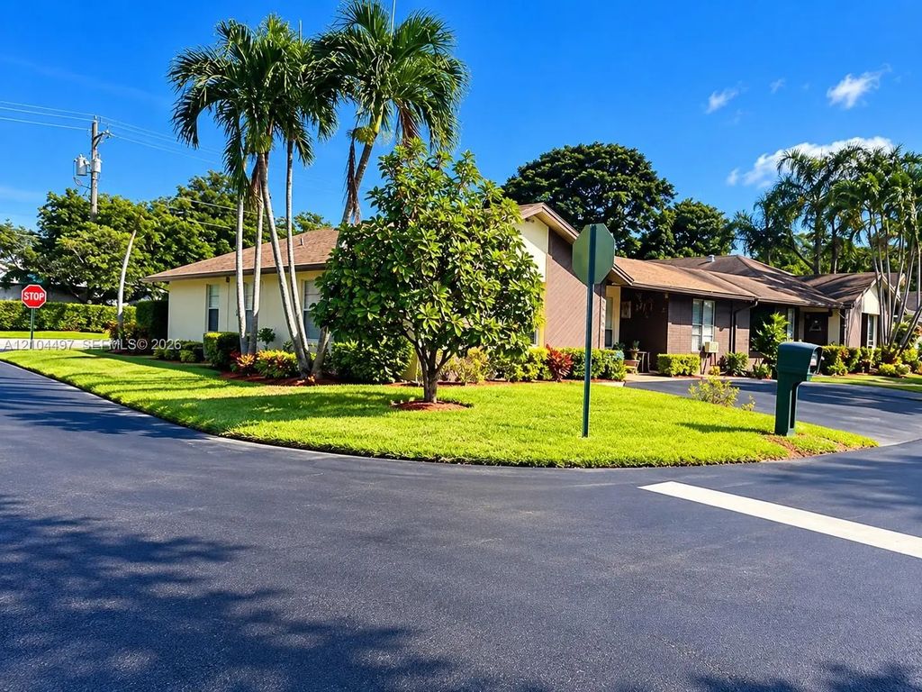 2074 Sw 71st Way, Davie