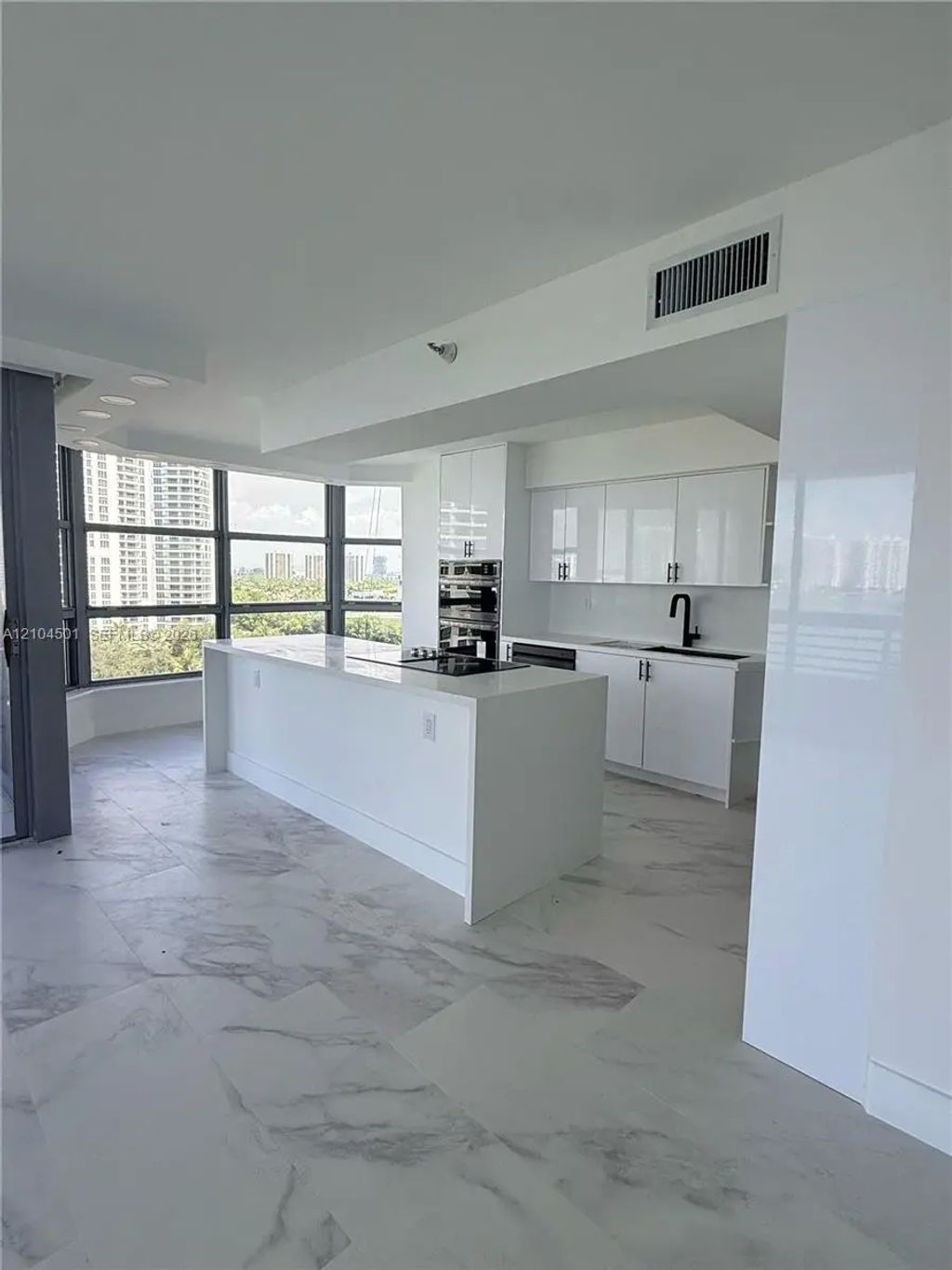 19101 Ne 36th Court #1005, Aventura