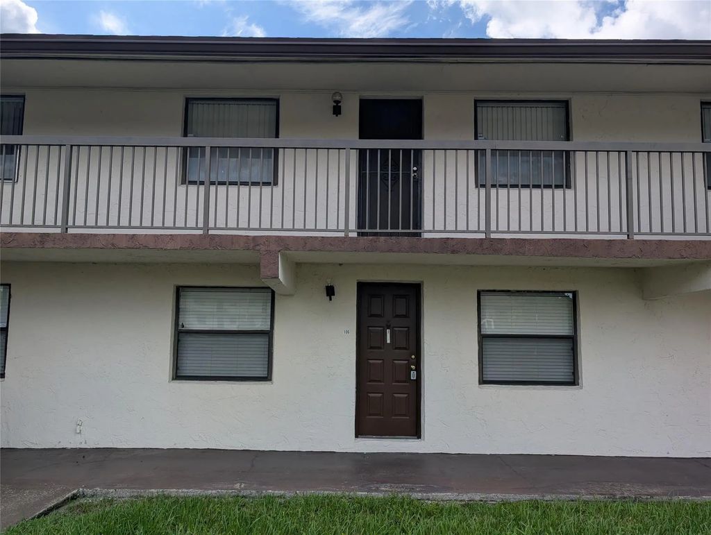 6040 Shaker Wood Circle, Tamarac