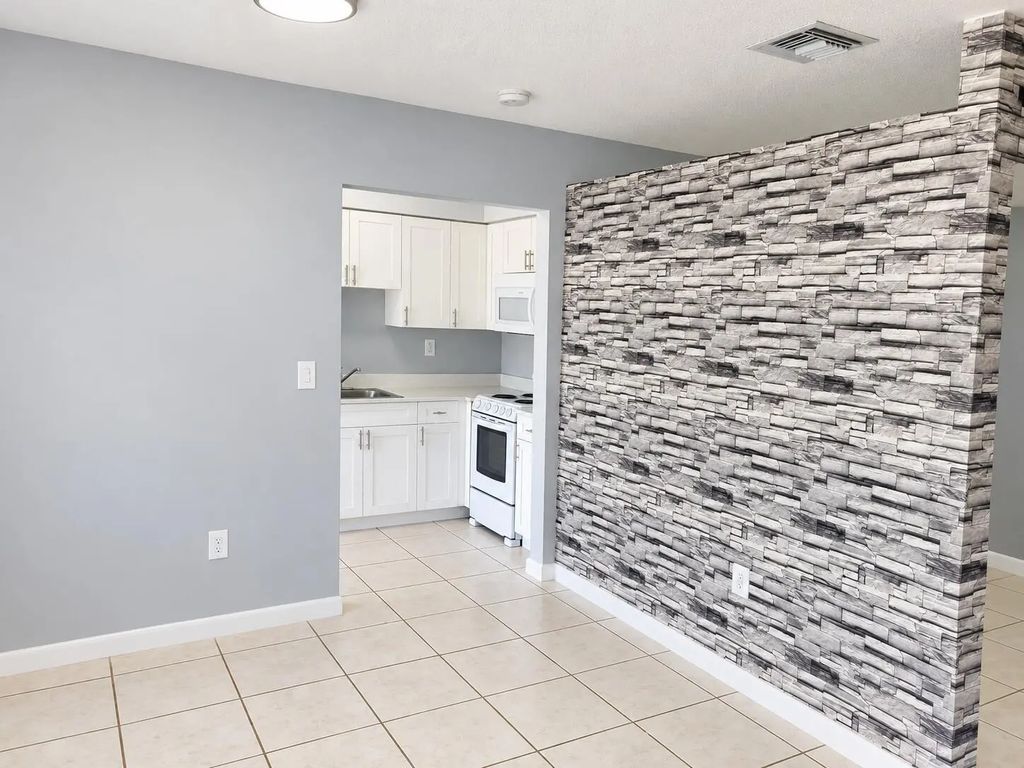 7221 Venetian Street #11, Miramar