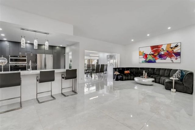 3 of 20 - 21244 Harbor Way #211-21, Aventura, FL