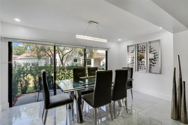 5 of 20 - 21244 Harbor Way #211-21, Aventura, FL