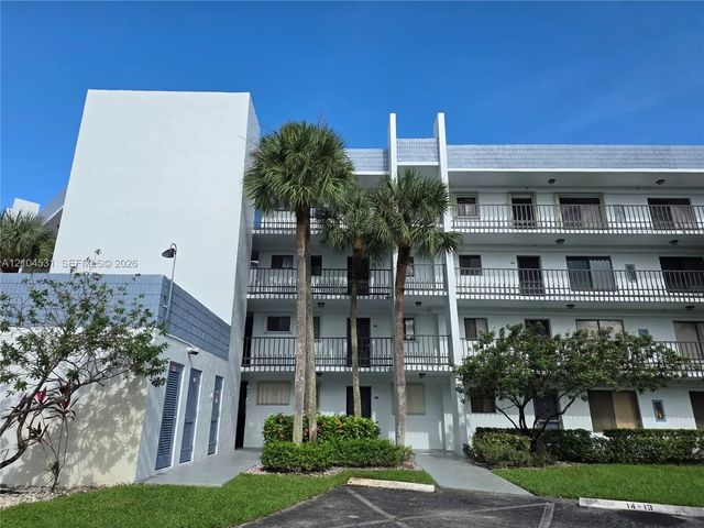 4820 W Lucerne Lakes Boulevard W #305, Lake Worth