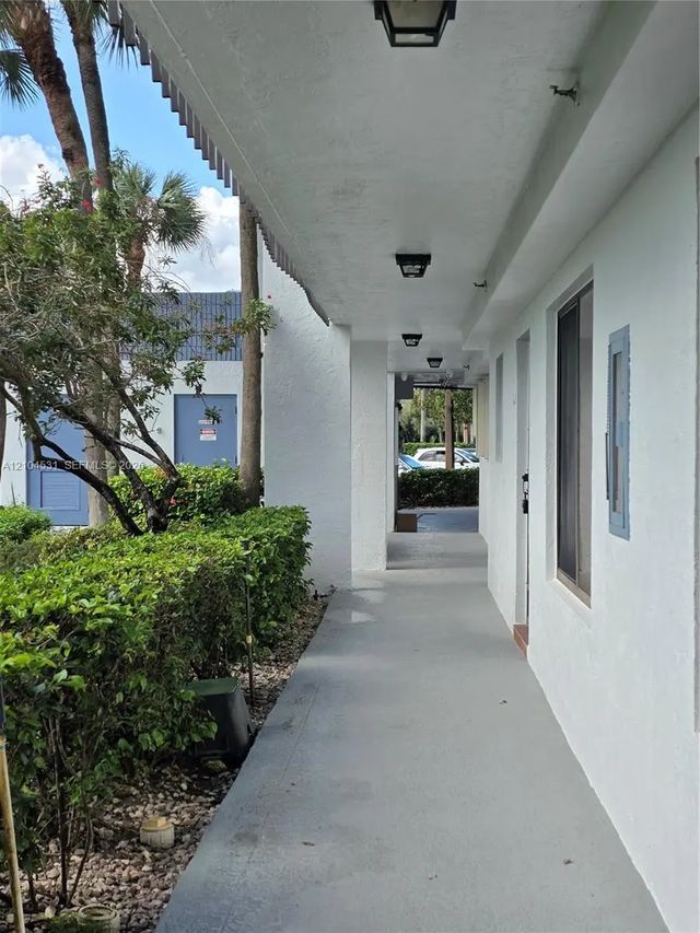 4 of 12 - 4820 W Lucerne Lakes Boulevard W #305, Lake Worth, FL