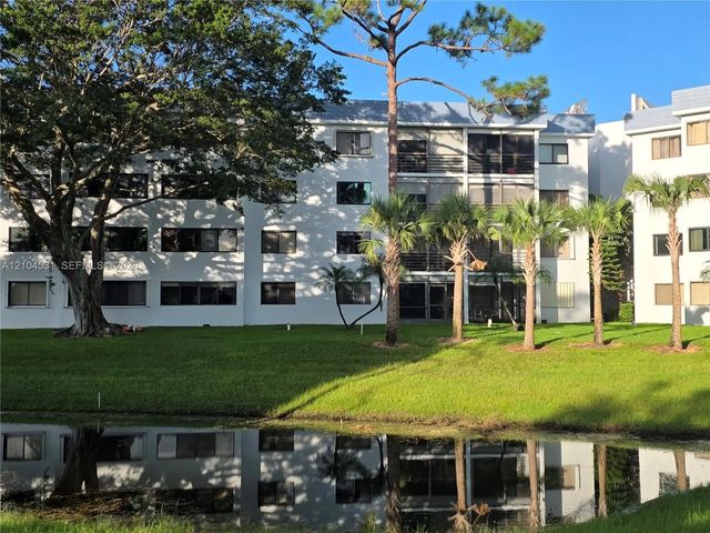 5 of 12 - 4820 W Lucerne Lakes Boulevard W #305, Lake Worth, FL