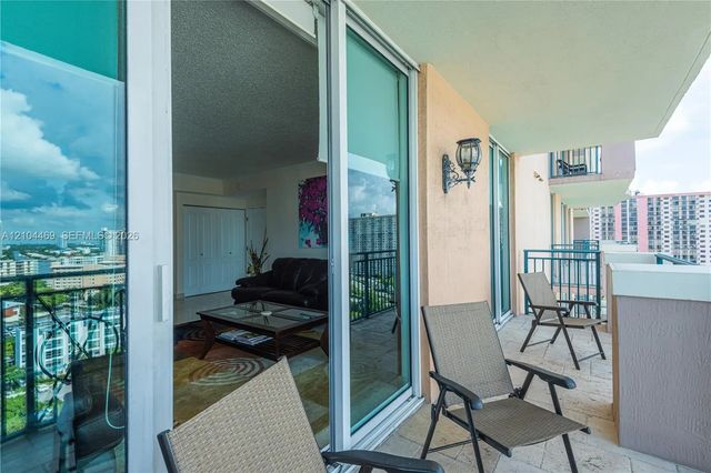 5 of 19 - 17555 W Atlantic Boulevard #uph6, Sunny Isles Beach, FL