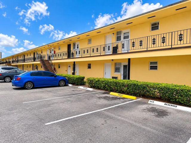 2 of 12 - 2800 Ne 203rd Street #3, Aventura, FL