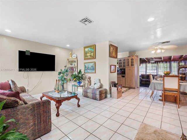 4 of 26 - 3745 Nw 193rd Terrace, Miami Gardens, FL
