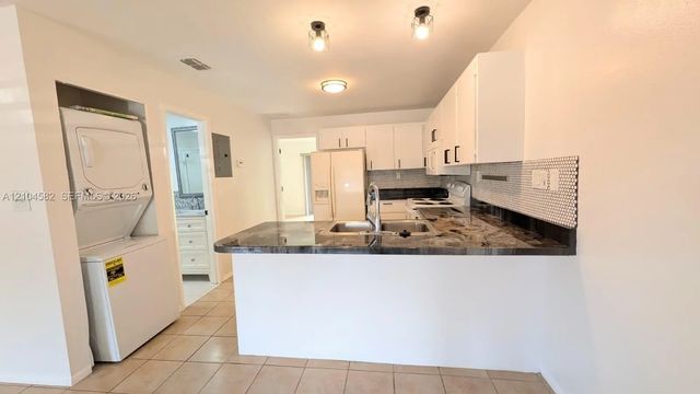 4 of 19 - 1031 Se 9th Street, Cape Coral, FL