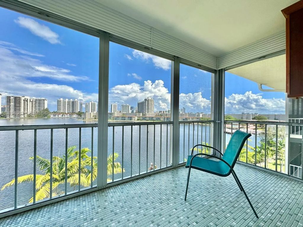 2861 Leonard Drive #f605, Aventura