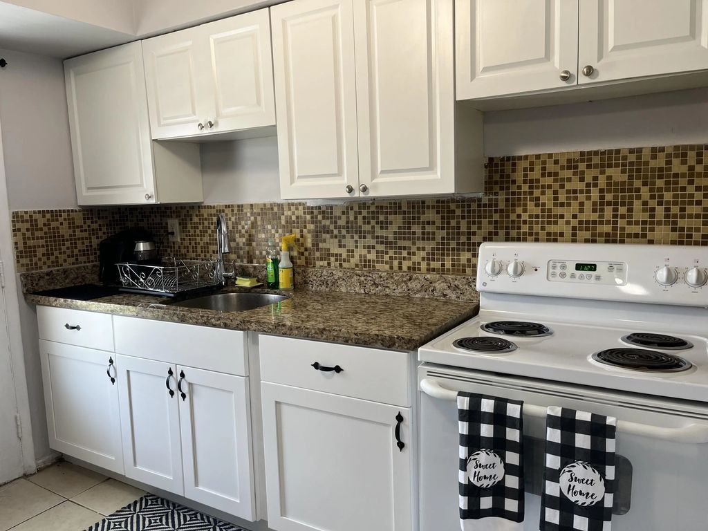2285 Ne 172nd Street #13, North Miami Beach