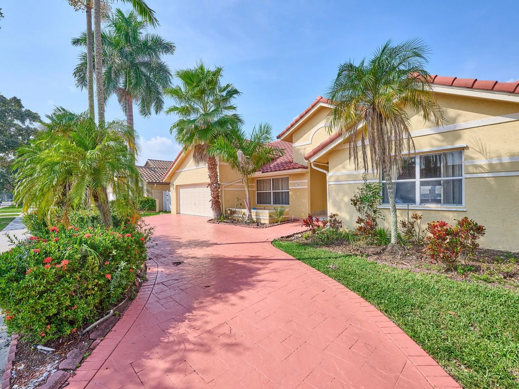 786 Nw 164th Avenue, Pembroke Pines