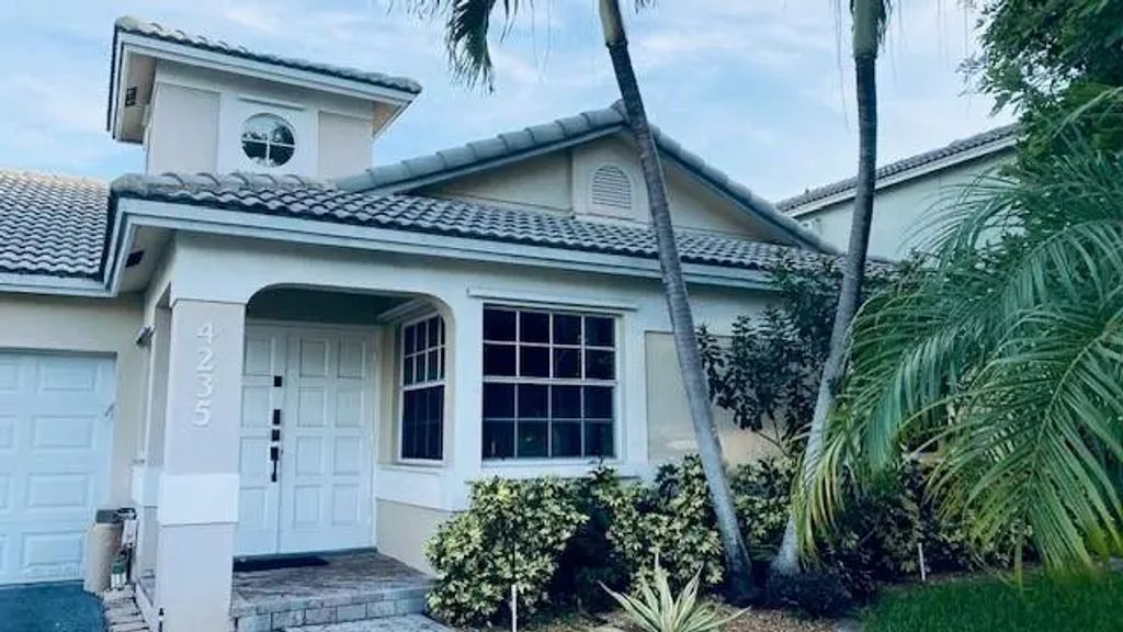 4235 Nw 56th Drive, Coconut Creek