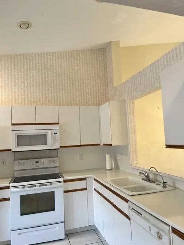 3 of 7 - 5952 Regal Glen Drive #203, Boynton Beach, FL