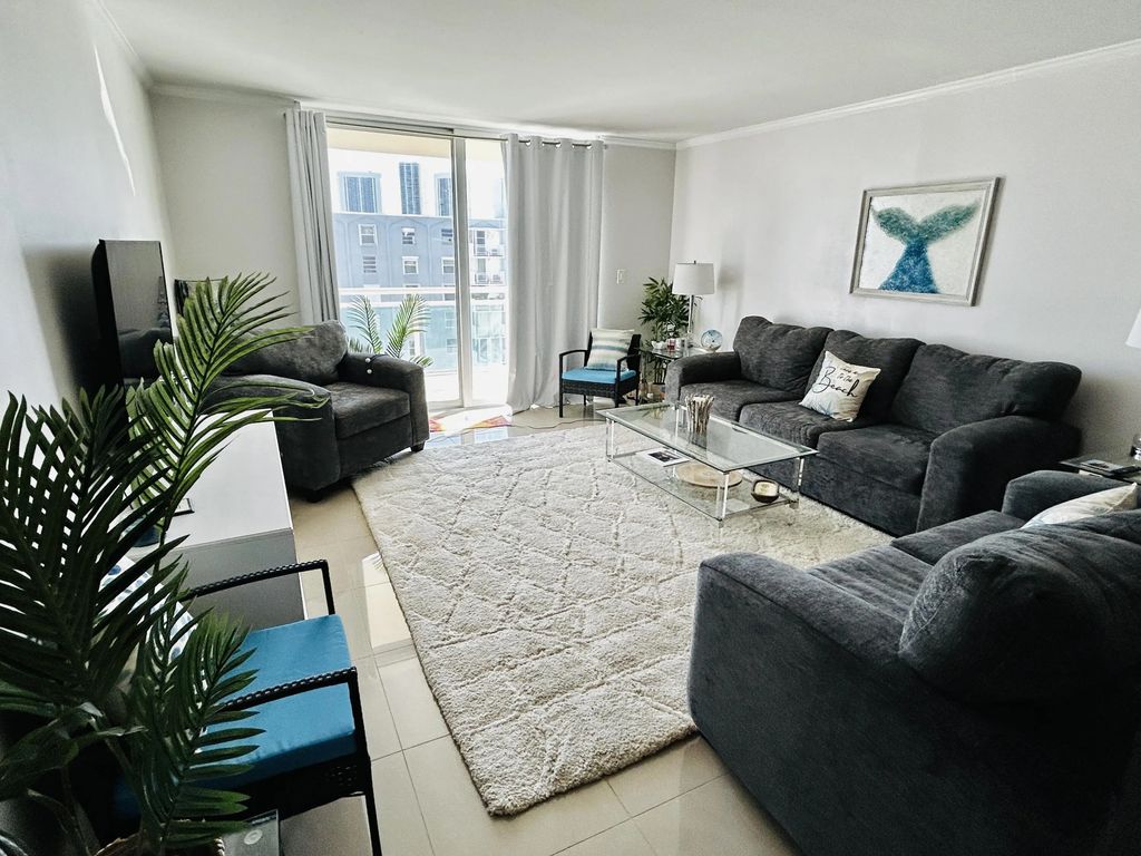 437 Golden Isles Drive #7g, Hallandale Beach