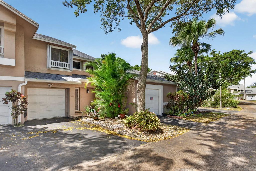 1991 Discovery Circle E, Deerfield Beach