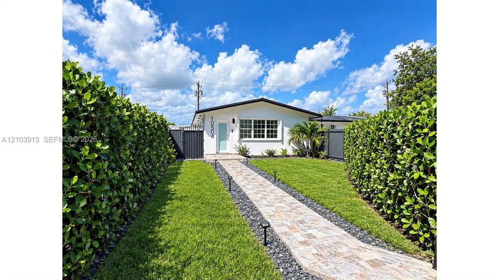 10504 Sw 77th Court #10504, Pinecrest