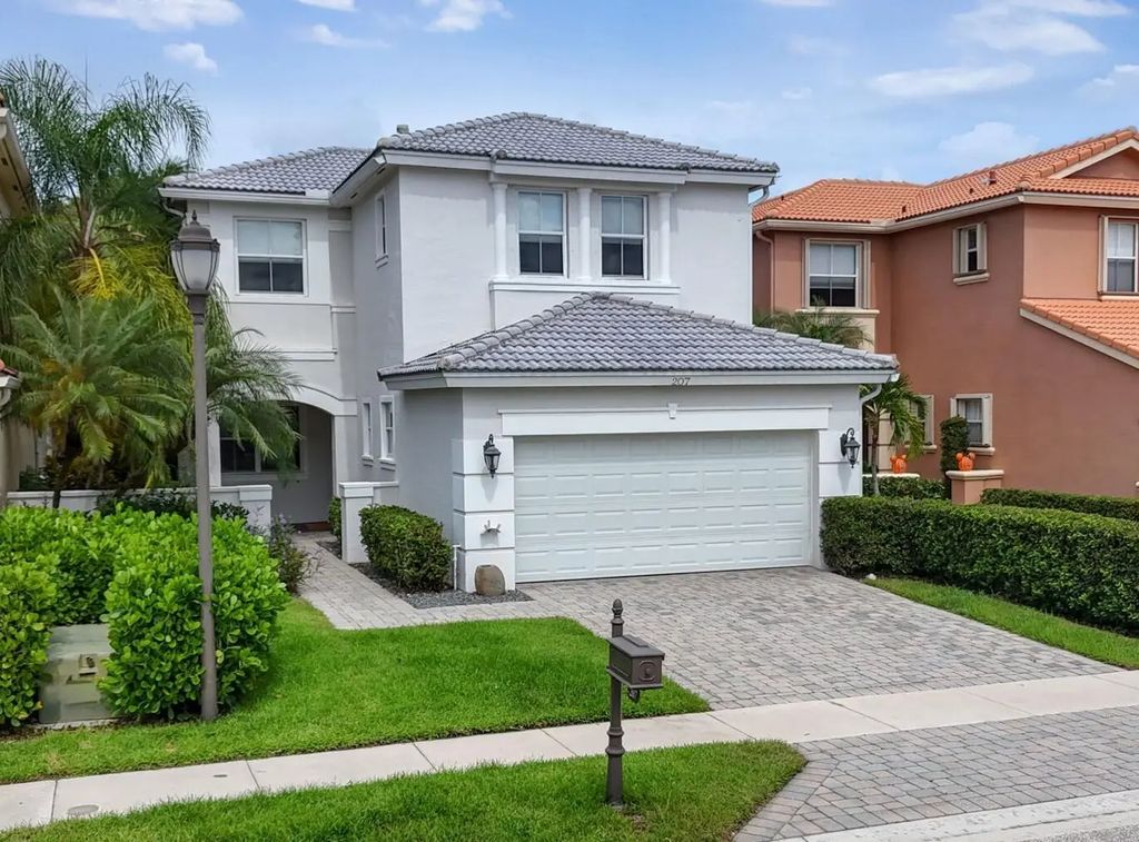 207 Isle Verde Way, Palm Beach Gardens