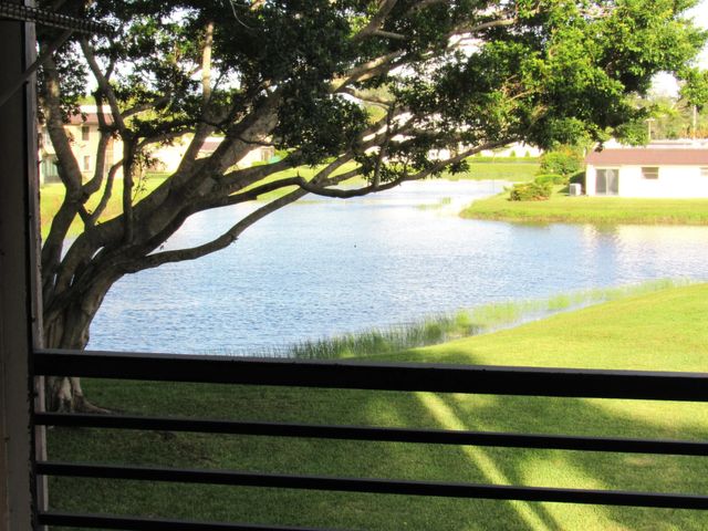 140 Lake Nancy Lane #216, West Palm Beach