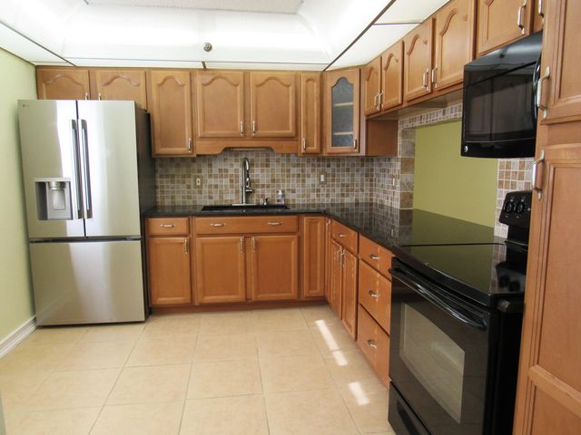 2 of 46 - 140 Lake Nancy Lane #216, West Palm Beach, FL